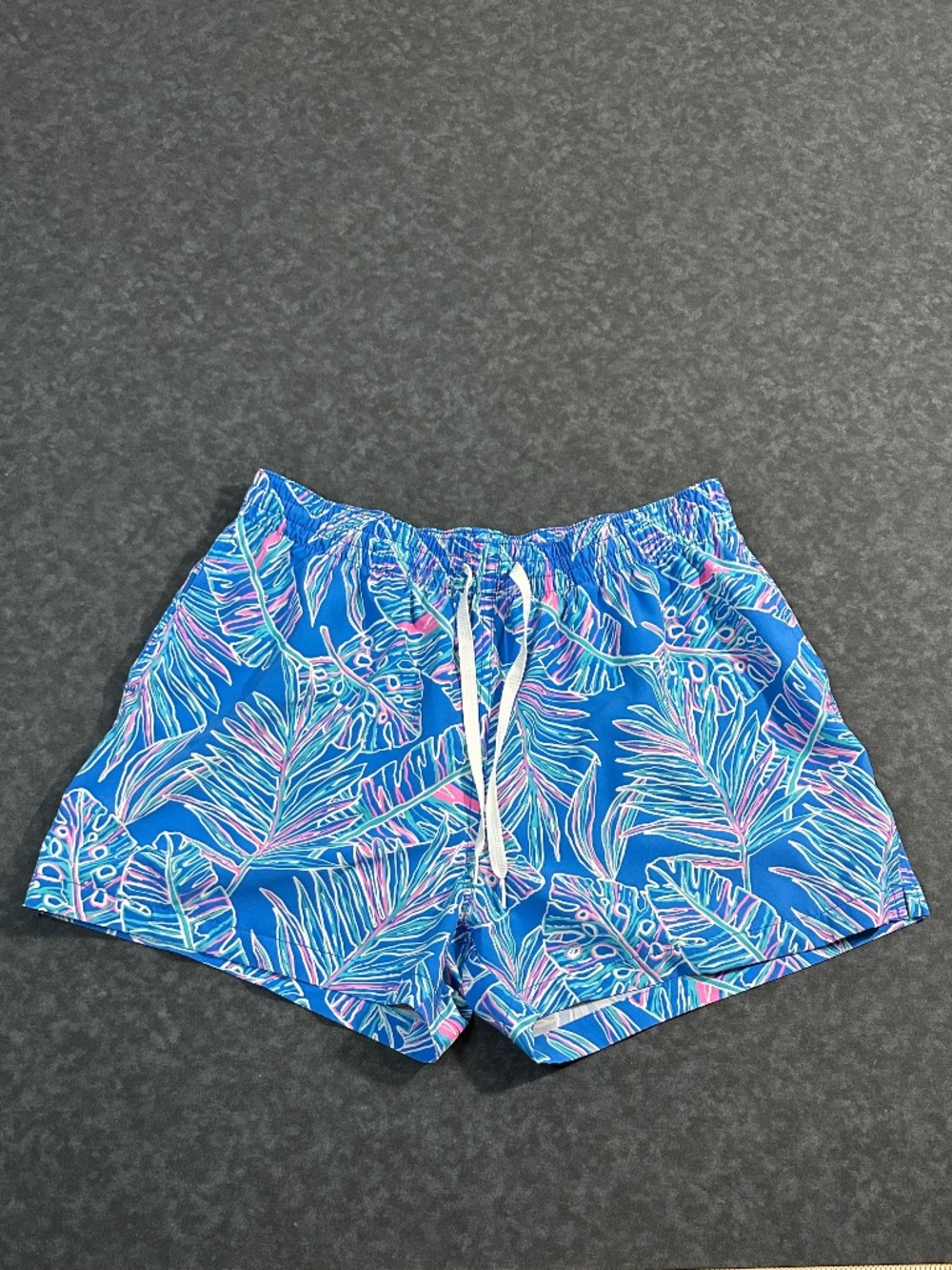 Chubbies Blue Tropical Leaf Print 4" Inseam Swim Trunks Size Large
